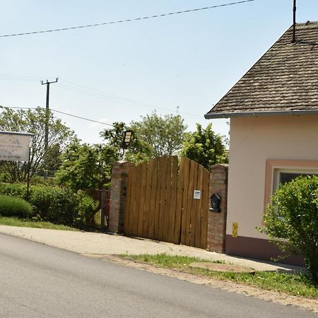 Anna Apartman Lägenhet Maroslele Exteriör bild