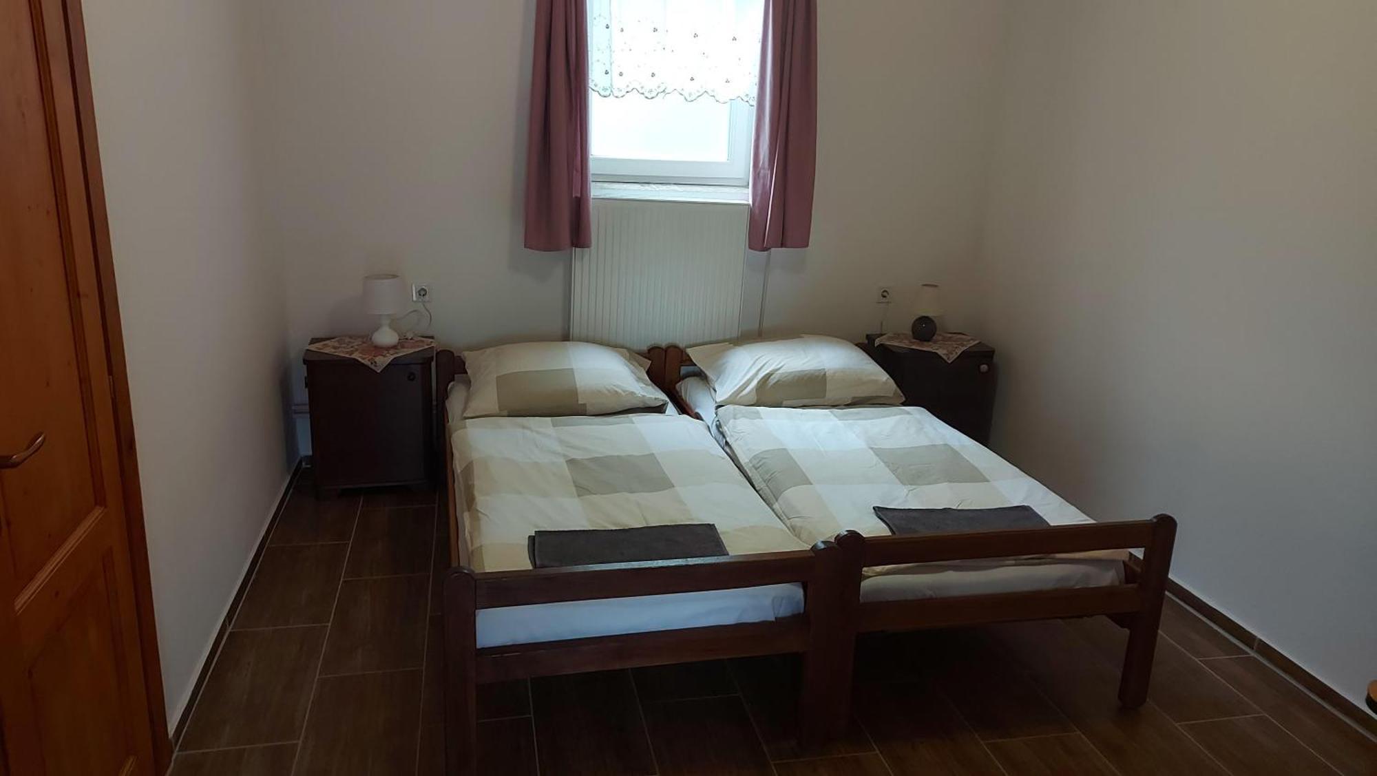 Anna Apartman Lägenhet Maroslele Exteriör bild